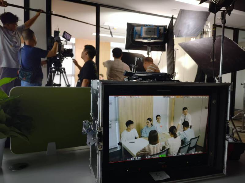 三河市TVC拍摄公司：科技产品视觉化大师，诠释未来感与功能美学